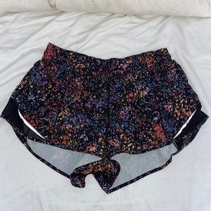 Lululemon rare printed shorts 2.5”